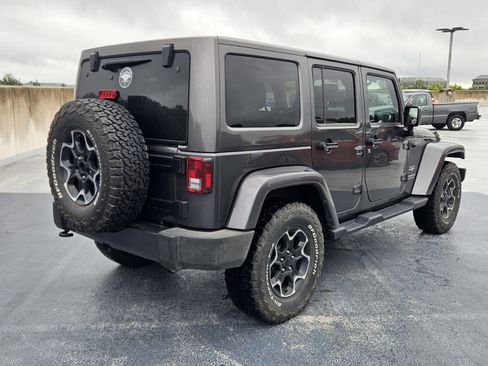 Used 2017 Jeep Wrangler Unlimited Sahara w/ Connectivity Group AWD/4WD image 3