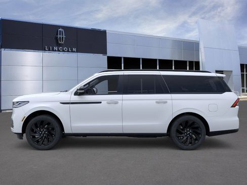 New 2026 Lincoln Navigator L Reserve w/ Jet Appearance Package AWD/4WD image 3