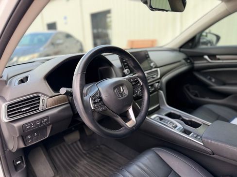 Used 2021 Honda Accord Touring image 10