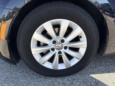 Used 2019 Volkswagen Beetle 2.0T S FWD image 29