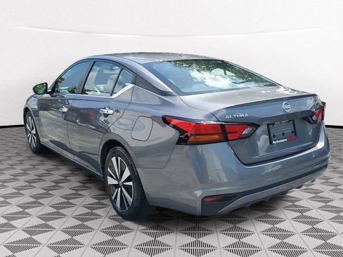 Used 2022 Nissan Altima 2.5 SV FWD image 2