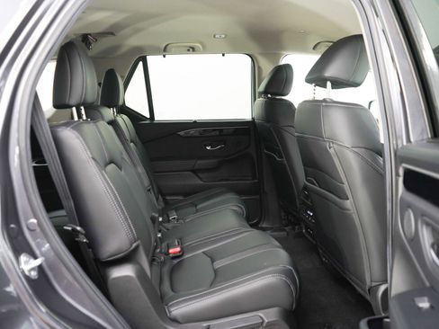 Used 2025 Honda Pilot EX-L image 12