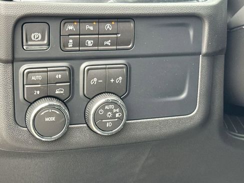 New 2026 Chevrolet Suburban Premier AWD/4WD image 21