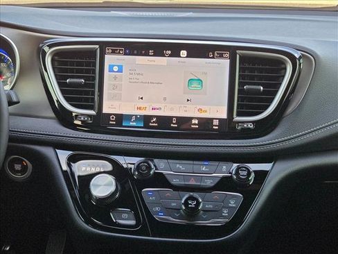 New 2027 Chrysler Pacifica Select FWD image 12