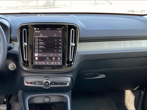 New 2026 Volvo XC40 B5 Core w/ Climate Package image 9