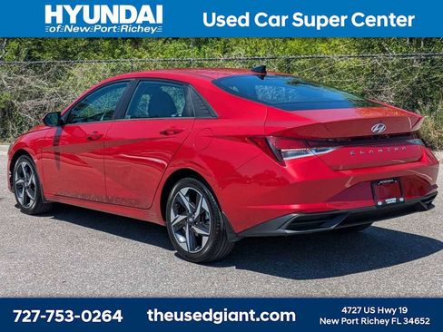 Used 2023 Hyundai Elantra SEL w/ Convenience Package FWD image 3