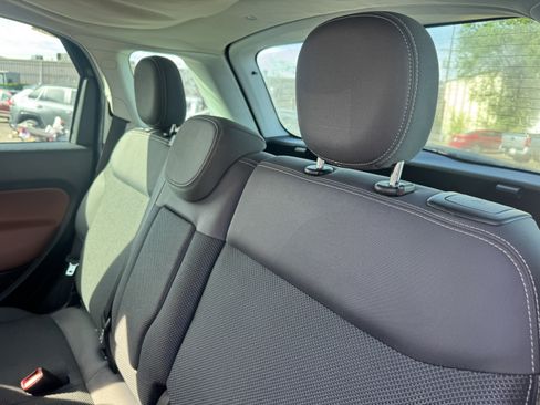 Used 2014 FIAT 500L Trekking w/ Popular Equipment Group FWD image 15