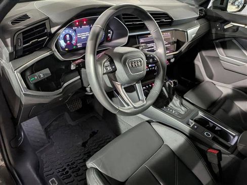 Certified 2025 Audi Q3 2.0T Premium image 10