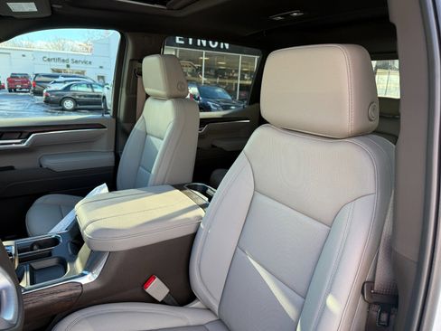 New 2026 GMC Sierra 1500 SLT w/ SLT Premium Package image 14