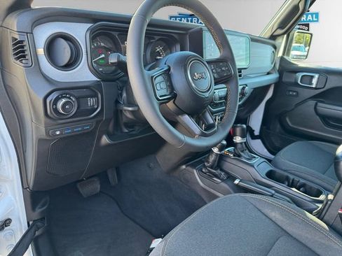 Certified 2024 Jeep Wrangler Unlimited w/ Convenience Group AWD/4WD image 11