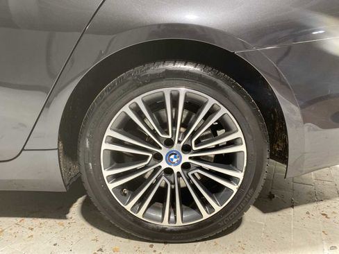 Used 2019 BMW 530e xDrive w/ Convenience Package image 8