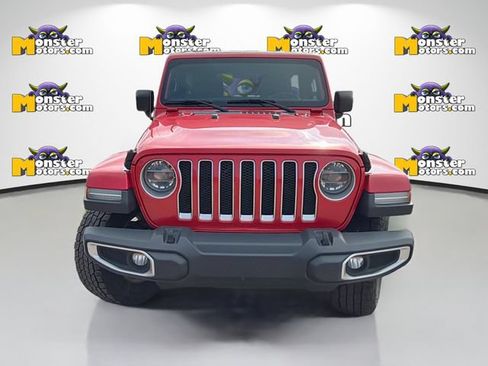 Used 2019 Jeep Wrangler Unlimited Sahara w/ Dual Top Group AWD/4WD image 2