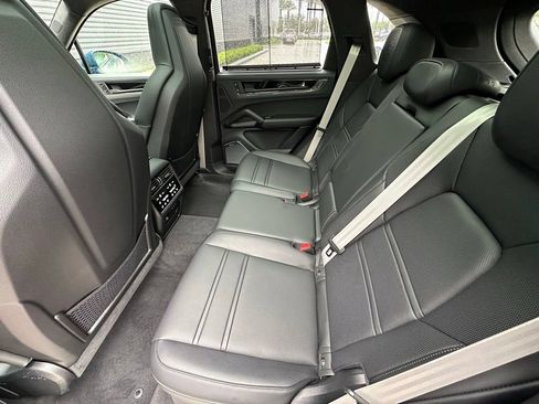 Certified 2025 Porsche Cayenne GTS AWD/4WD image 41