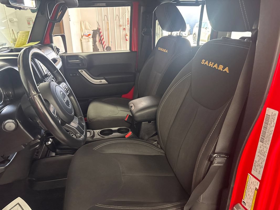 Used 2015 Jeep Wrangler Unlimited Sahara AWD/4WD image 9