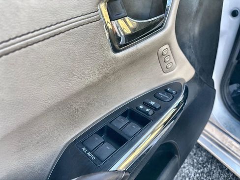 Used 2014 Toyota Avalon Limited w/ Technology Package FWD image 15