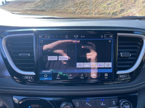 New 2026 Chrysler Pacifica Select image 15