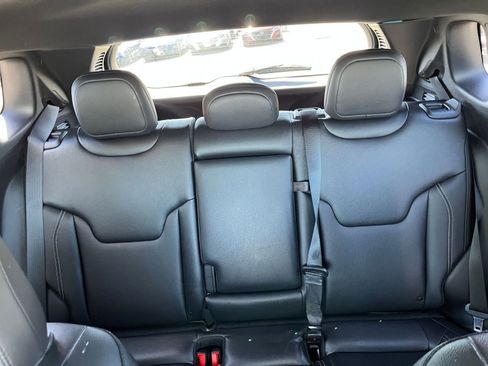 Used 2025 Jeep Compass Limited image 39