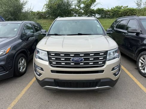 Used 2017 Ford Explorer XLT w/ Equipment Group 202A FWD image 2