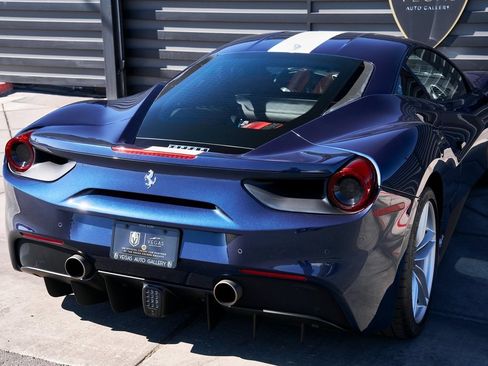 Used 2018 Ferrari 488 GTB Base image 17