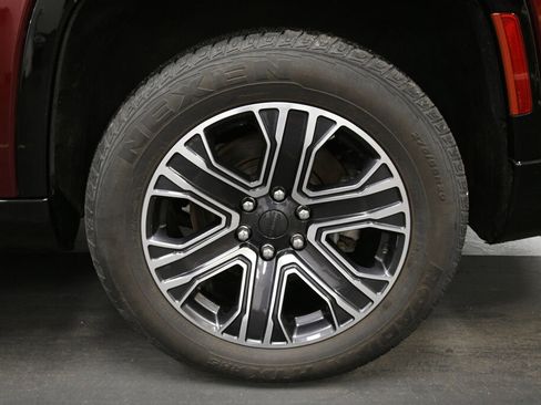 Used 2024 Jeep Wagoneer Series II image 35