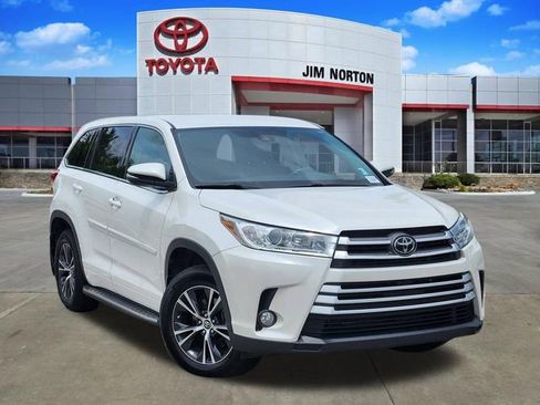 Used 2018 Toyota Highlander Plus FWD image 1
