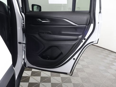 Used 2024 Jeep Grand Cherokee Altitude image 25