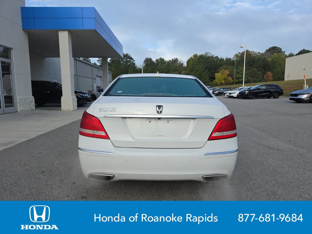 Used 2012 Hyundai Equus Signature RWD image 4