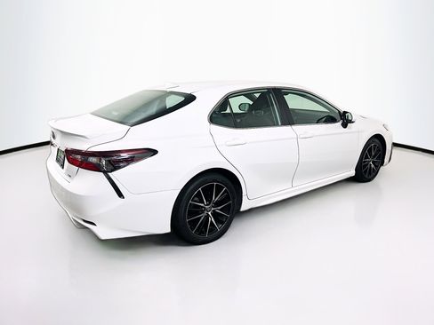 Used 2024 Toyota Camry SE FWD image 9