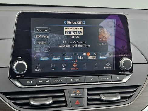 Used 2025 Nissan Altima 2.5 SV FWD image 14