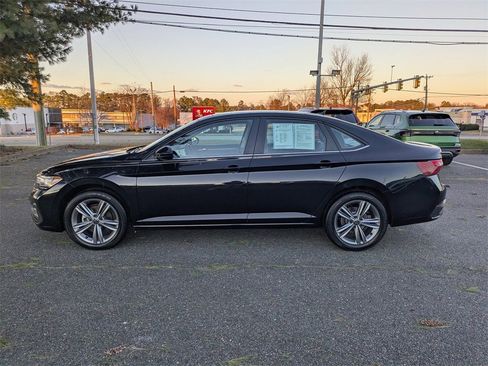 Used 2024 Volkswagen Jetta SE FWD image 7