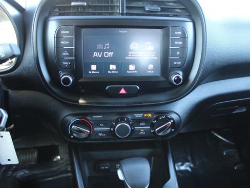 Used 2020 Kia Soul LX image 13
