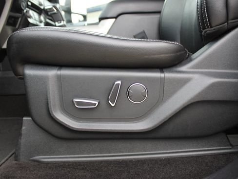 Used 2018 Ford F150 Lariat w/ Equipment Group 502A Luxury AWD/4WD image 13