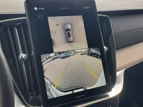 Certified 2025 Volvo XC90 B5 Plus AWD/4WD image 23