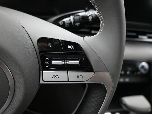 Used 2025 Hyundai Elantra Sport image 18