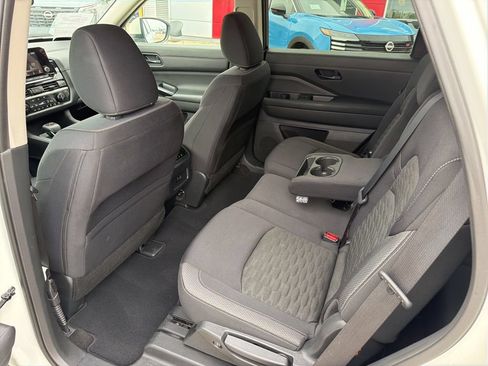 Used 2023 Nissan Pathfinder SV AWD/4WD image 16