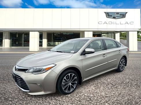Used 2018 Toyota Avalon XLE Premium image 1
