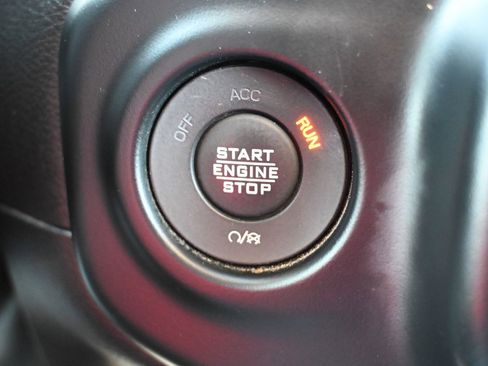 Used 2022 Jeep Gladiator Willys image 15