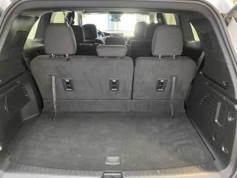 Used 2025 GMC Acadia Elevation image 31