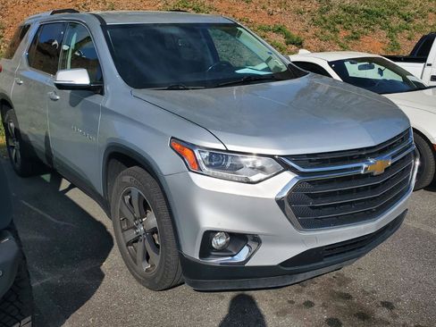 Used 2018 Chevrolet Traverse LT image 2
