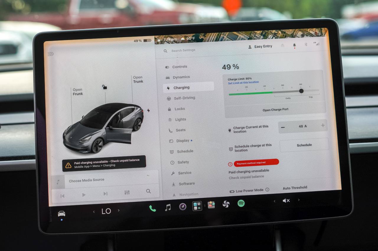 Used 2018 Tesla Model 3 Long Range RWD image 14