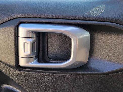 Used 2018 Jeep Wrangler Unlimited Sport AWD/4WD image 7