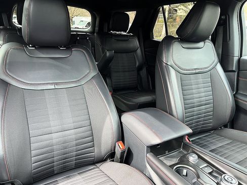 Used 2025 Ford Explorer ST-Line w/ Premium Package image 20