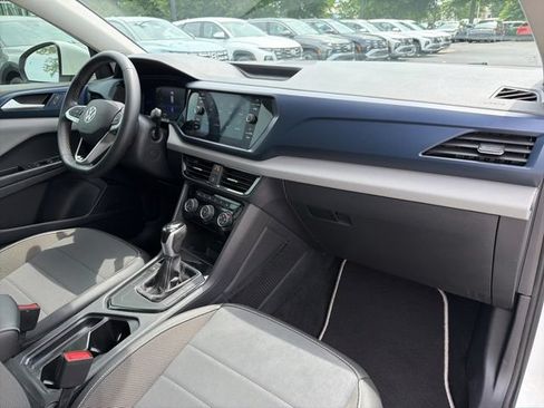Used 2023 Volkswagen Taos SE w/ Panoramic Sunroof Package FWD image 33