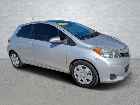 Used 2012 Toyota Yaris L image 2