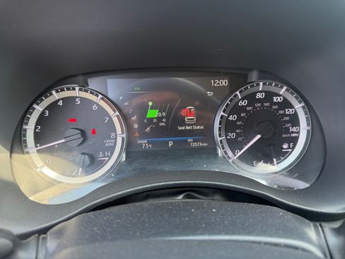 Used 2023 Toyota Highlander XLE AWD/4WD image 10