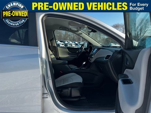 Used 2022 Chevrolet Equinox LT w/ Driver Convenience Package image 39