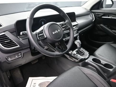 Certified 2025 Kia Seltos EX w/ EX Sunroof Package AWD/4WD image 13