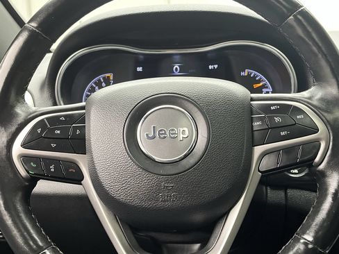 Used 2019 Jeep Grand Cherokee Altitude AWD/4WD image 15