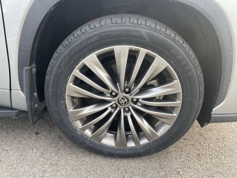 Used 2021 Toyota Highlander Platinum image 33