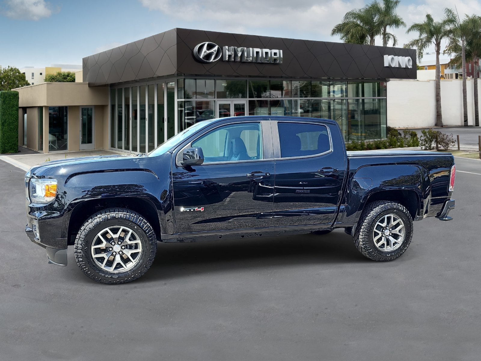 Used 2021 GMC Canyon AT4 w/ Trailering Package AWD/4WD image 6
